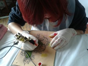 curso-piercing-e-tatuagem-online-onde-fazer
